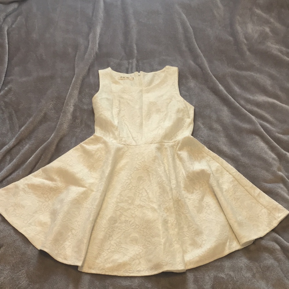 White sleeveless lacy Flare dress
